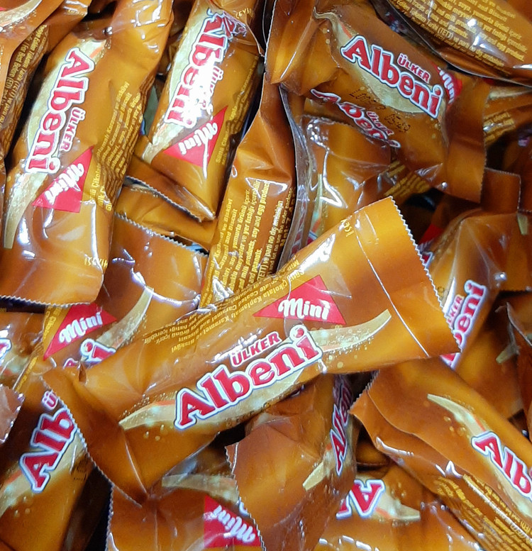 شکلات آلبنی